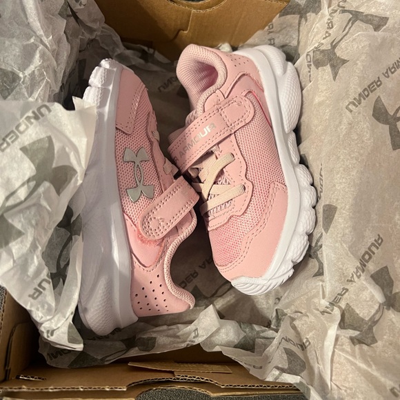 Under Armour girls sneakers size